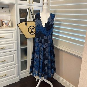 VERA WANG floral lace dress